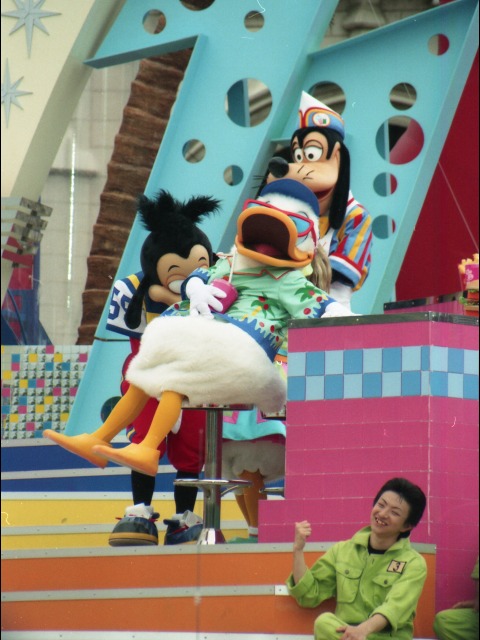 マックス、ドナルド、グーフィー（ディズニー・ロック・アラウンド・ザ・マウス）