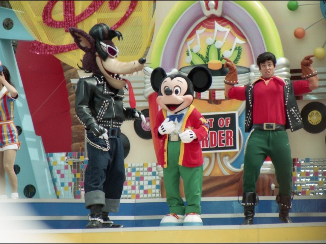 ビッグ・バッド・ウルフ、ミッキー、ガストン（ディズニー・ロック・アラウンド・ザ・マウス）