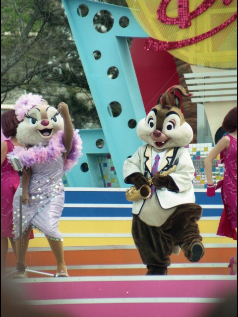 クラリスとデール（ディズニー・ロック・アラウンド・ザ・マウス）