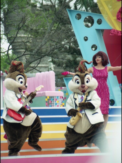 チップとデール（ディズニー・ロック・アラウンド・ザ・マウス）