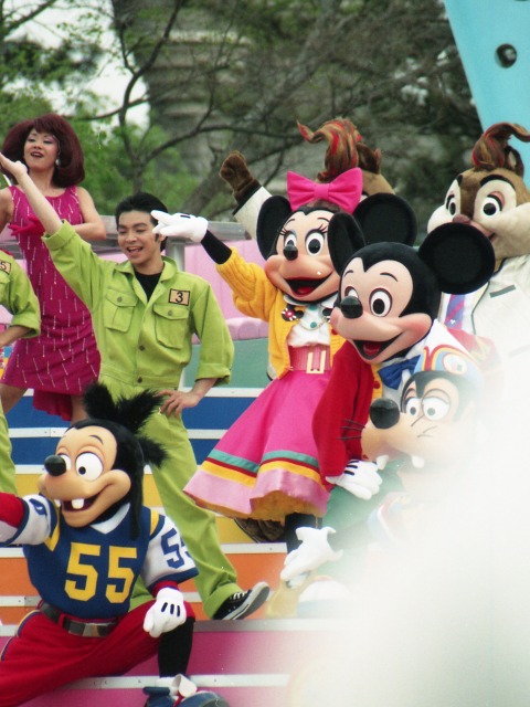 マックス、ミニー、ミッキー、デール（ディズニー・ロック・アラウンド・ザ・マウス）