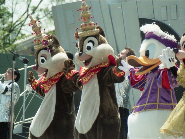 デール、チップ、ドナルド（ディズニー・リズム・オブ・ワールド2005）