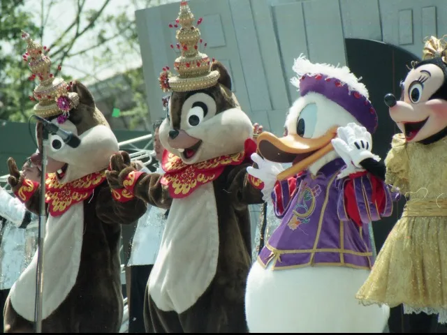 デール、チップ、ドナルド、ミニー（ディズニー・リズム・オブ・ワールド2005）