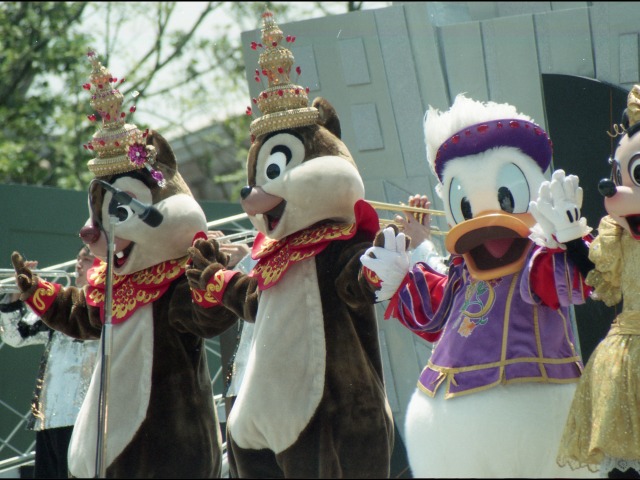 デール、チップ、ドナルド（ディズニー・リズム・オブ・ワールド2005）