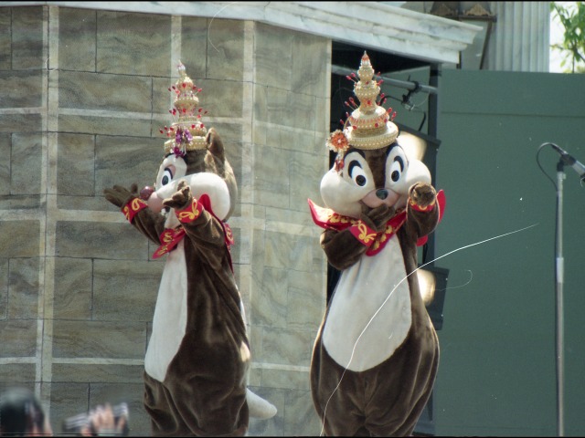 デールとチップ（ディズニー・リズム・オブ・ワールド2005）