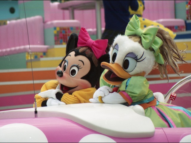 ミニーとデイジー（ディズニー・ロック・アラウンド・ザ・マウス）