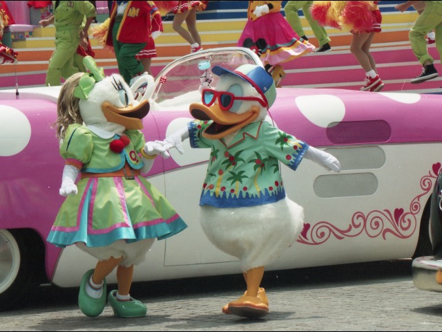 デイジーとドナルド（ディズニー・ロック・アラウンド・ザ・マウス）