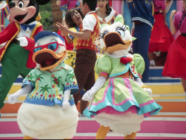 ドナルドとデイジー（ディズニー・ロック・アラウンド・ザ・マウス）