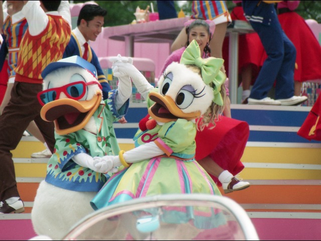 ドナルドとデイジー（ディズニー・ロック・アラウンド・ザ・マウス）