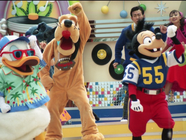 ドナルド、プルート、マックス（ディズニー・ロック・アラウンド・ザ・マウス）