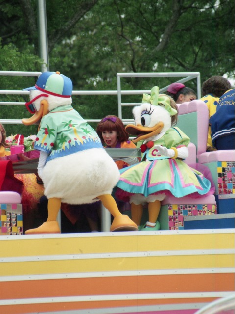 ドナルドとデイジー（ディズニー・ロック・アラウンド・ザ・マウス）