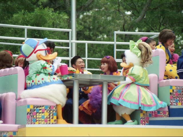 ドナルドとデイジー（ディズニー・ロック・アラウンド・ザ・マウス）