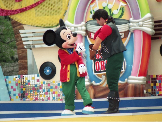 ミッキーとガストン(ディズニー・ロック・アラウンド・ザ・マウス)