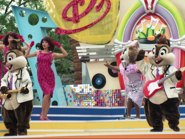 デール、クラリス、チップ（ディズニー・ロック・アラウンド・ザ・マウス）