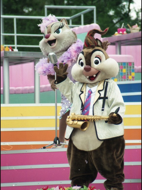 クラリスとデール（ディズニー・ロック・アラウンド・ザ・マウス）