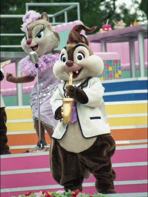 クラリスとデール（ディズニー・ロック・アラウンド・ザ・マウス）