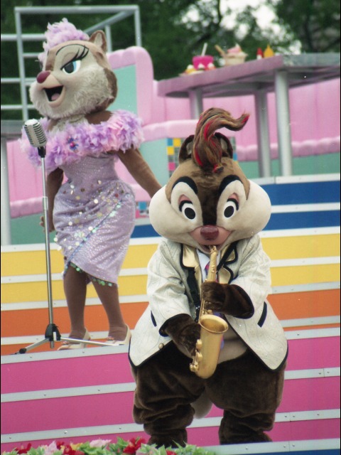 クラリスとデール（ディズニー・ロック・アラウンド・ザ・マウス）