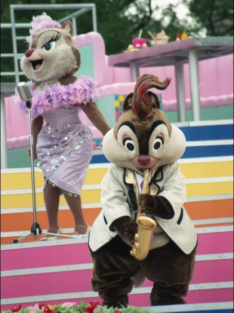 クラリスとデール（ディズニー・ロック・アラウンド・ザ・マウス）