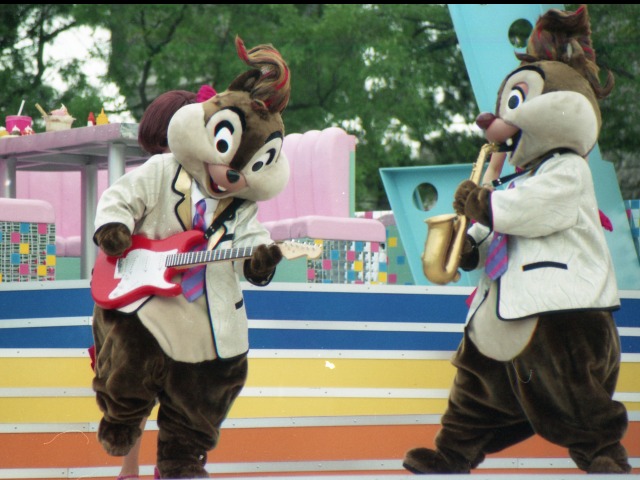 チップとデール（ディズニー・ロック・アラウンド・ザ・マウス）