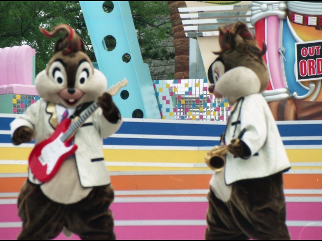 チップとデール（ディズニー・ロック・アラウンド・ザ・マウス）