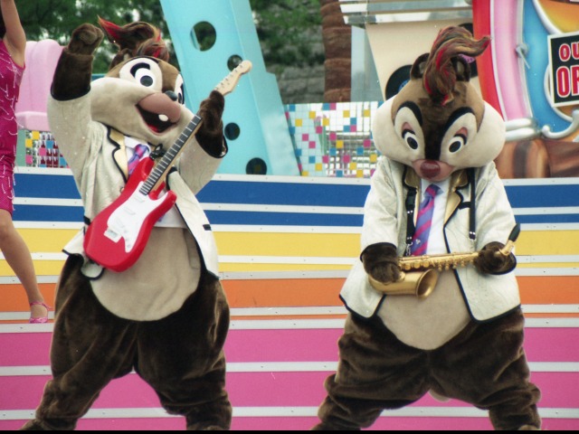 チップとデール（ディズニー・ロック・アラウンド・ザ・マウス）