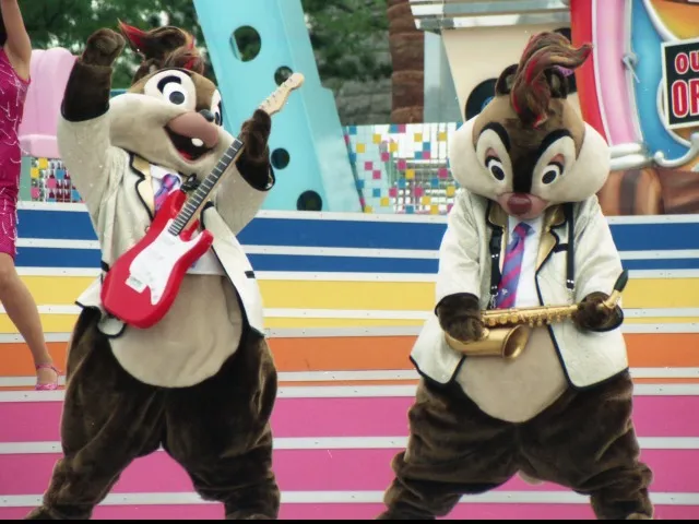 チップとデール（ディズニー・ロック・アラウンド・ザ・マウス）