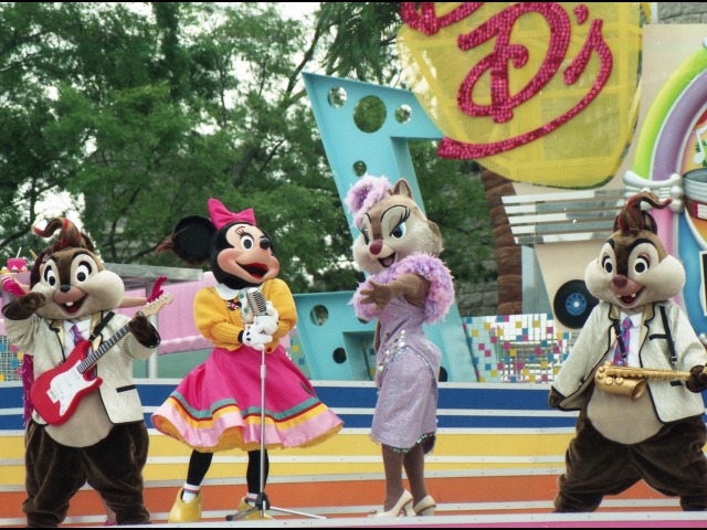 チップ、ミニー、クラリス、デール（ディズニー・ロック・アラウンド・ザ・マウス）