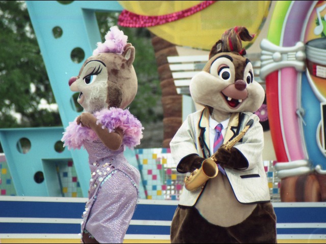 クラリスとデール（ディズニー・ロック・アラウンド・ザ・マウス）