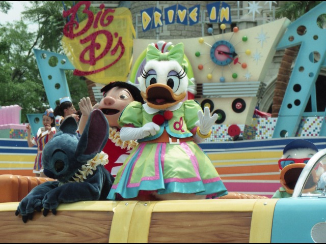 スティッチ、リロ、デイジー、ドナルド（ディズニー・ロック・アラウンド・ザ・マウス）