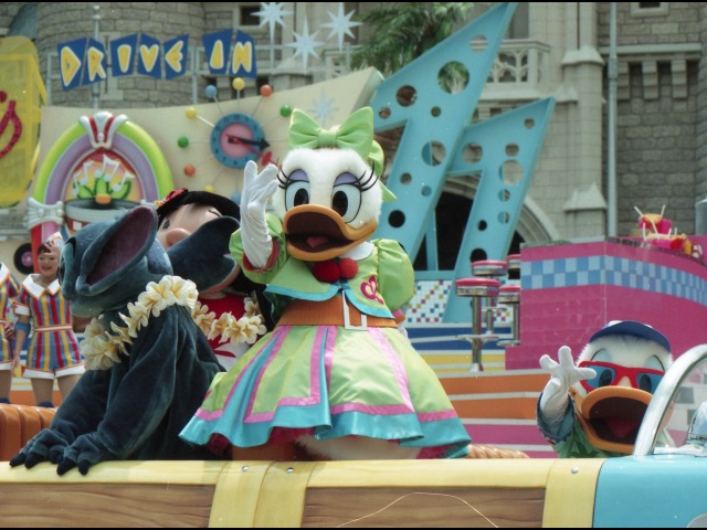 スティッチ、デイジー、ドナルド（ディズニー・ロック・アラウンド・ザ・マウス）