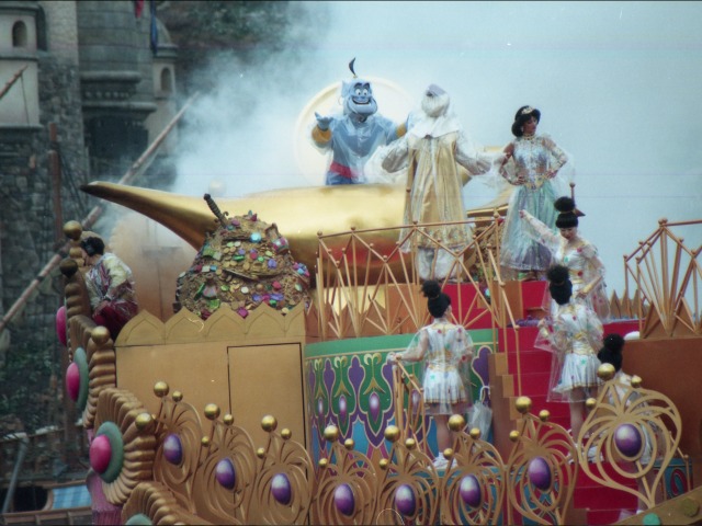 ジーニー、アラジン、ジャスミン（アラジンのホールニューワールド）