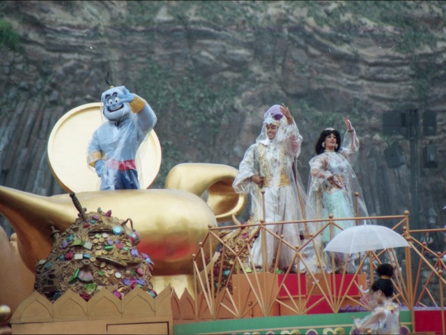 ジーニー、アラジン、ジャスミン（アラジンのホールニューワールド）