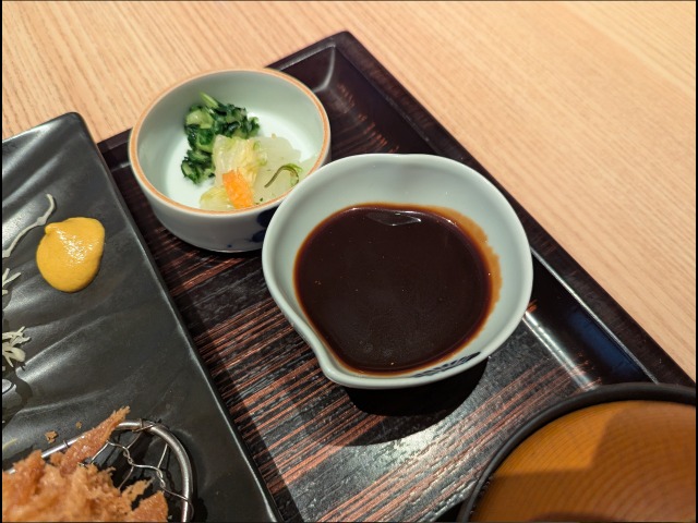 味噌ロースかつ御飯 味噌だれと漬物（とんかつ 和幸）
