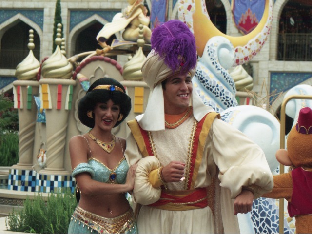 ジャスミンとアラジン（アラジンのホールニューワールド）