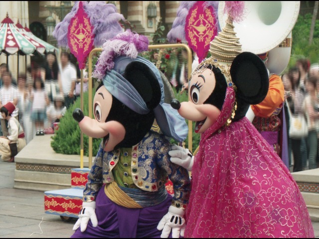 ミッキーとミニー（アラジンのホールニューワールド）