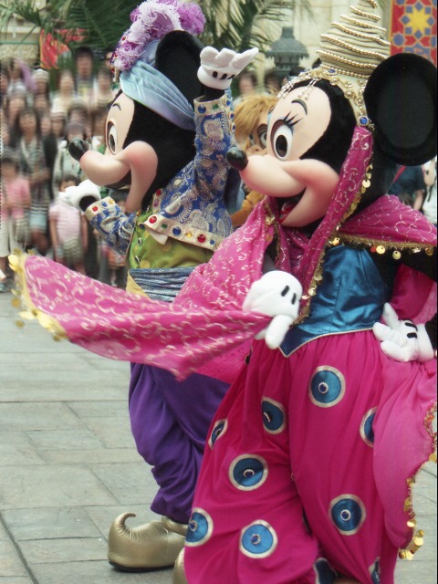 ミッキーとミニー（アラジンのホールニューワールド）