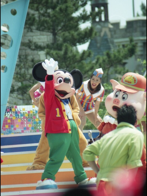 ミッキーとプラクティカル（ディズニー・ロック・アラウンド・ザ・マウス）