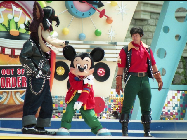 ビッグ・バッド・ウルフ、ミッキー、ガストン（ディズニー・ロック・アラウンド・ザ・マウス）