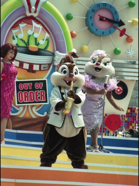 デールとクラリス（ディズニー・ロック・アラウンド・ザ・マウス）