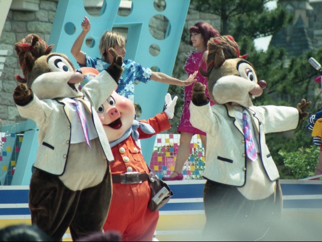 チップとデール（ディズニー・ロック・アラウンド・ザ・マウス）