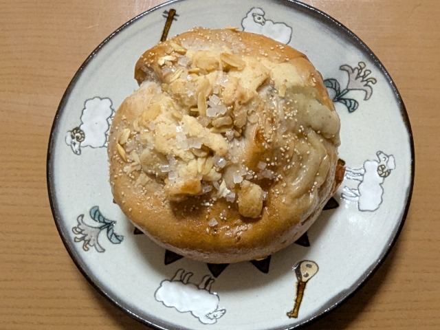 栗たっぷりモンブランクリーム 上面（テコナベーグル）