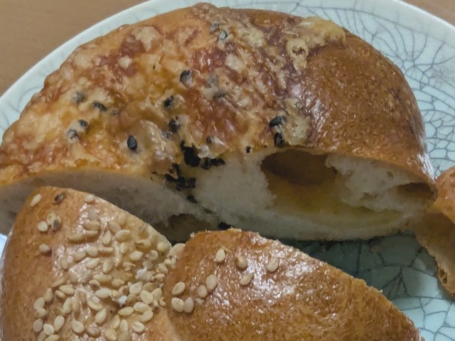 明太子バター 断面（テコナベーグル）