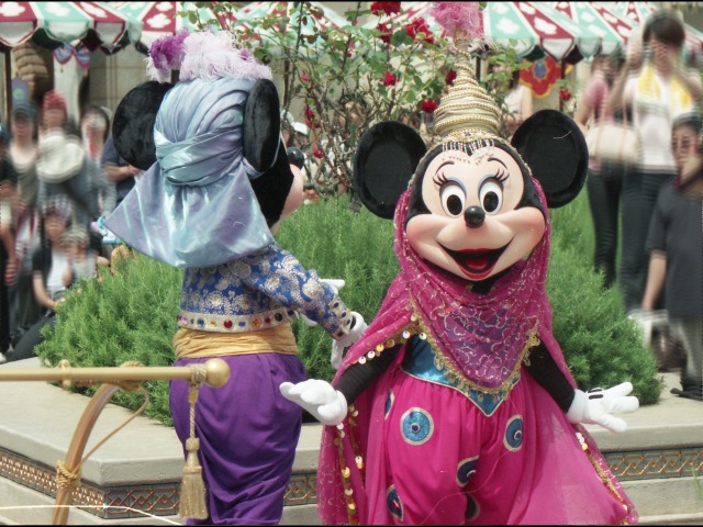 ミッキーとミニー（アラジンのホールニューワールド）