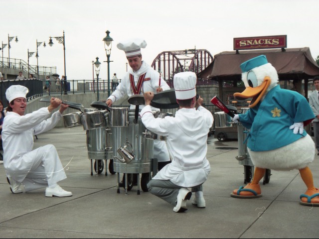 ドナルドダックとキッチンビート（アメリカンウォーターフロント）