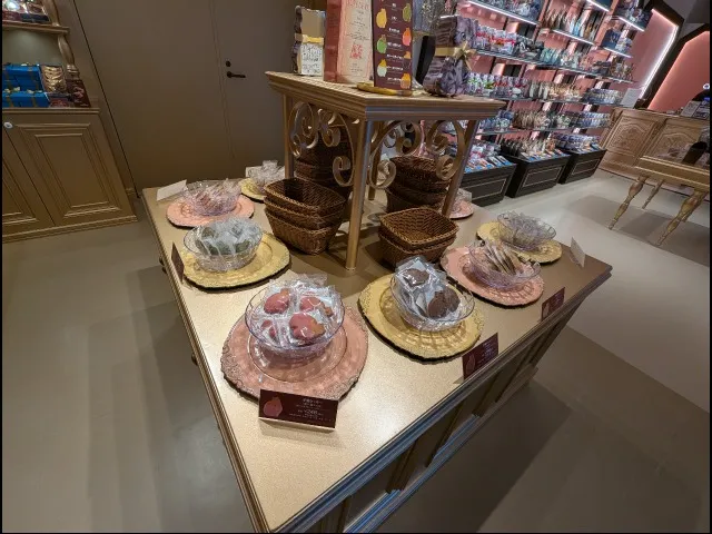 店内商品机(シャトロワ)