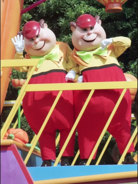 ディーとダム(ディズニー・ハロウィーン・パレード 2005)
