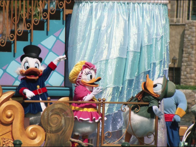 スクルージ、デイジー、ドナルド（ミニーのウィッシング・リング）