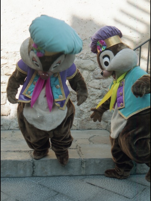 デールとチップ（エントランス）