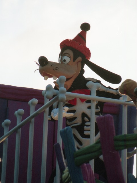 グーフィー（ディズニー・ハロウィーン・パレード 2005）