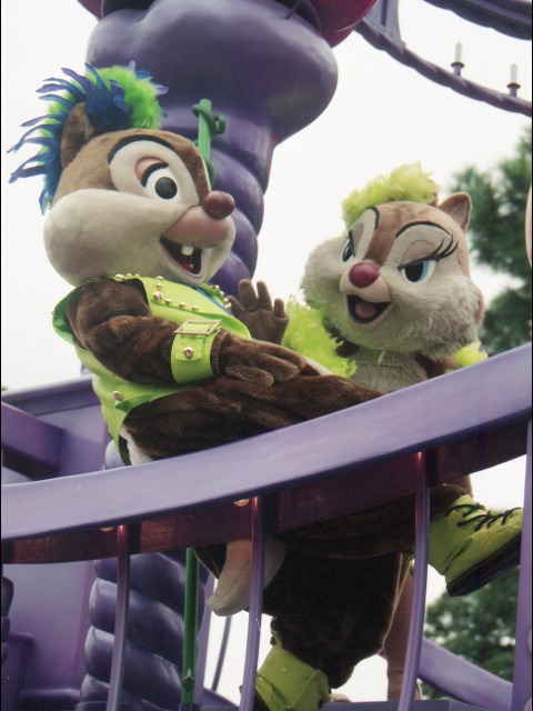 デールとクラリス（ディズニー・ハロウィーン・パレード 2005）